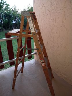 Wooden 4 Ft Ladder 
