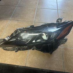 2020 Toyota Camry Oem Headlight Left Side 