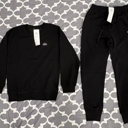 Women’s Black Alo Yoga Set 