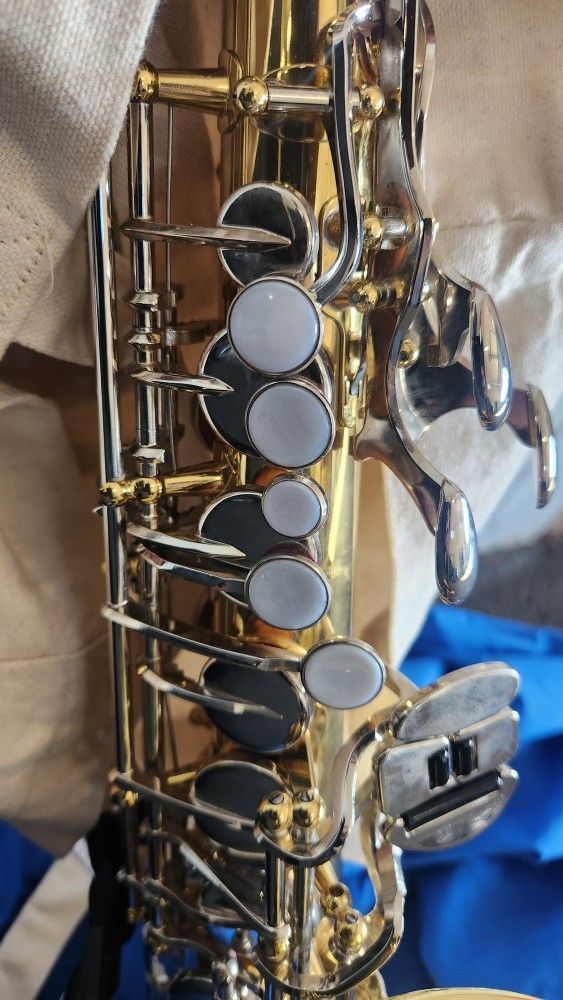 Alto Saxophone Excellent Condition