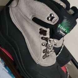 Size 7 Women's Snow ❄️🌨️ Rain Boots 