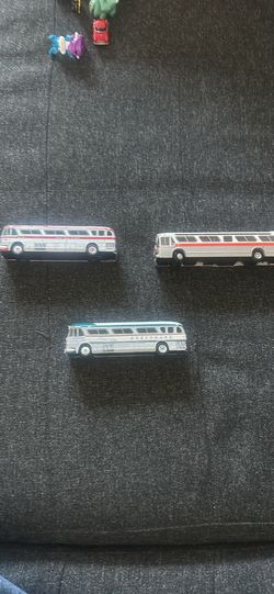 Bus Greyhound United States replica,Trailways metal and last one is light plastic