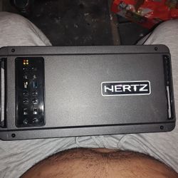 Hertz Car Amp