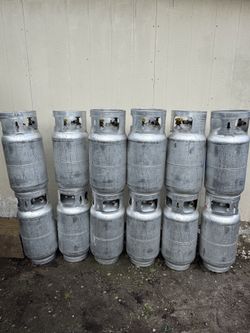 Forklift PropaneTanks Aluminum good dates and full 80$ each