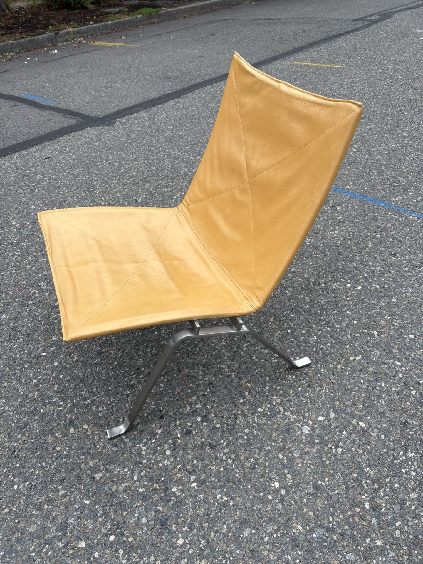 Mid Century Modern Lounge Chair