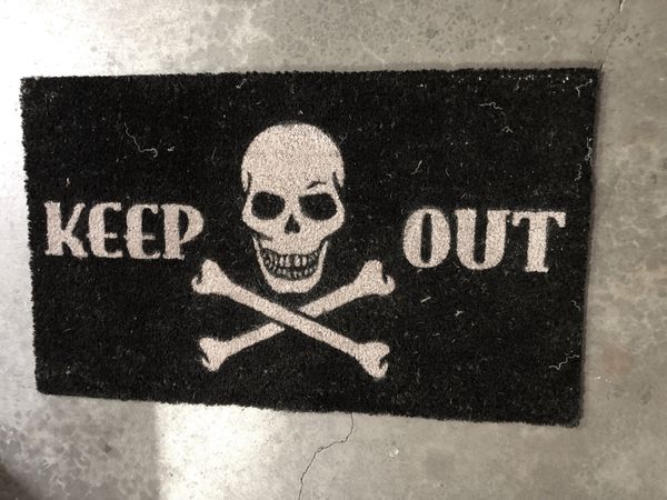 Scary Skull And Crossbones Doormat 30 X 16 Door Mat 5 50lbs Outdoor High Quality Mat For Sale In Oceanside Ca Offerup