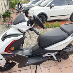 Scooter Hermosa Y Funcional