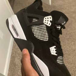 Jordan 4 White Thunder 