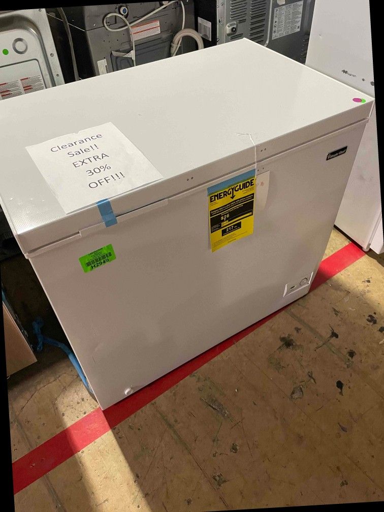 MAGIC CHEF HMCF9W3 8.7 cu. ft. Manual Defrost Chest Freezer