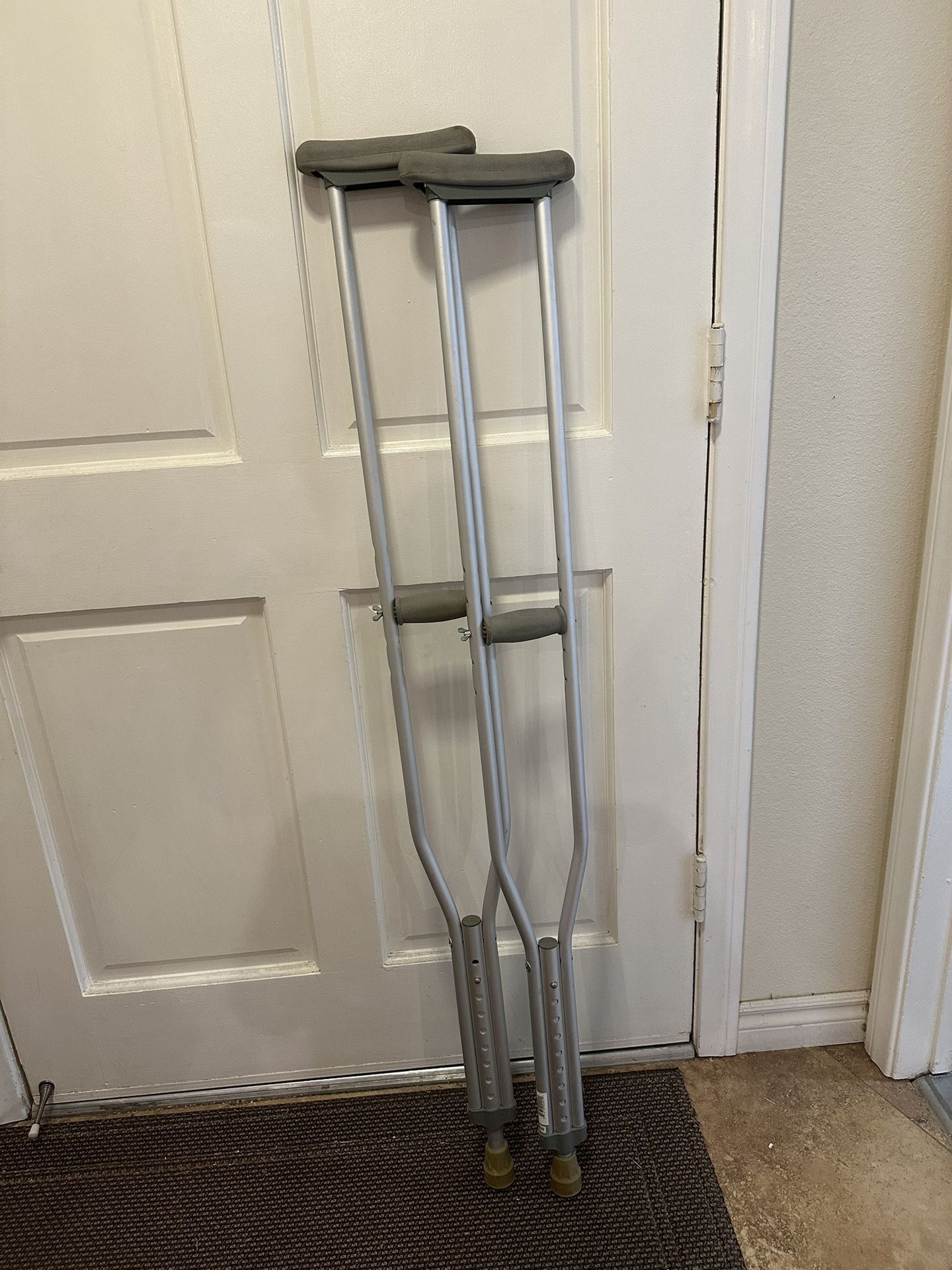 Adult Size Adjustable Crutches