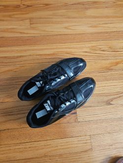 Nike Track Shoes with Spikes for males runners