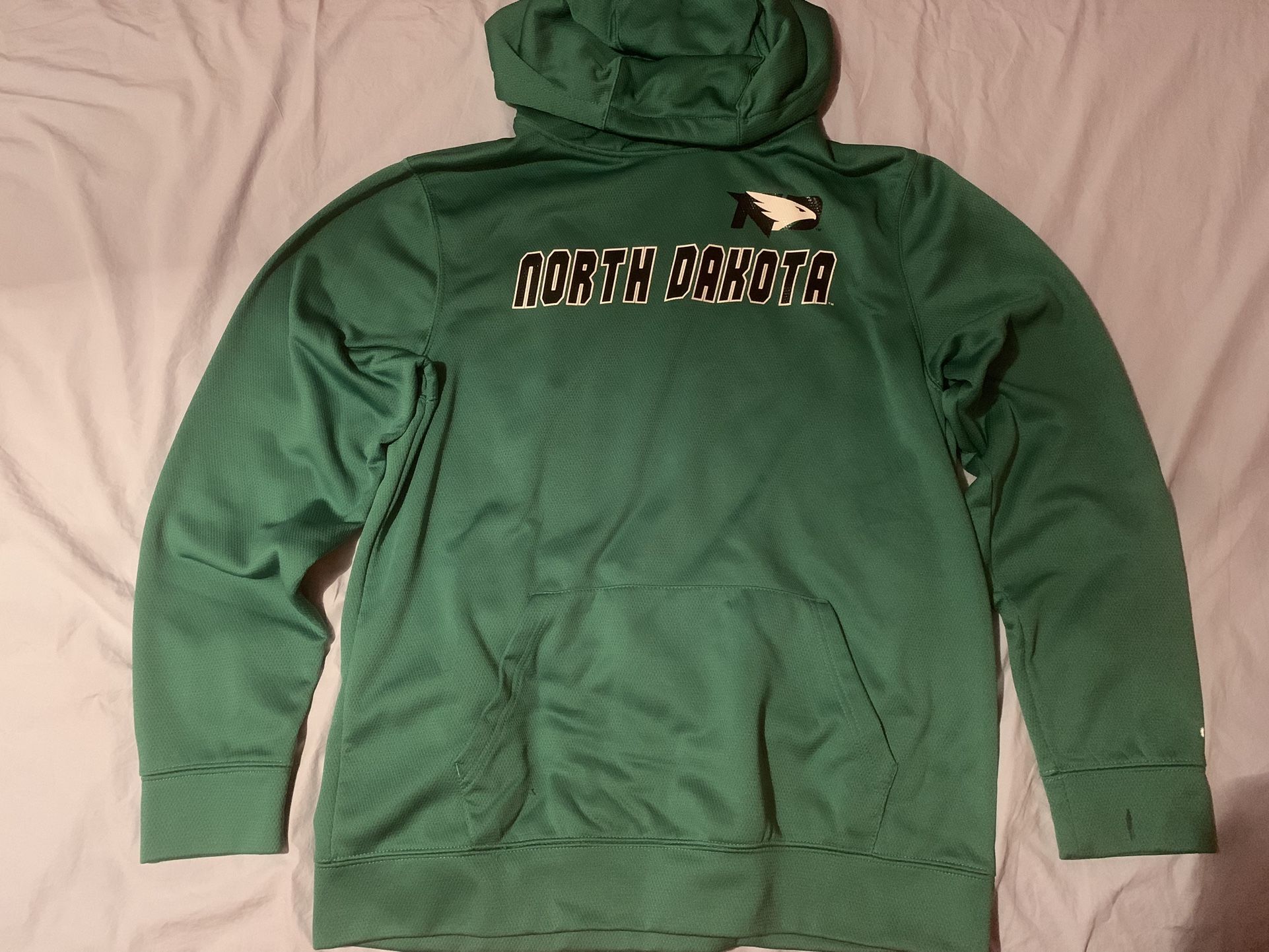 Green University of North Dakota Sweatshirt; Men’s L