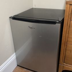 Whirlpool Mini fridge With Freezer
