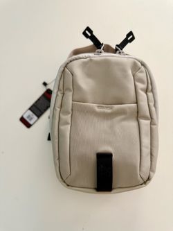 Brand NEW Magnetic Bag Company bag in Beige Color Crossbody Sling
