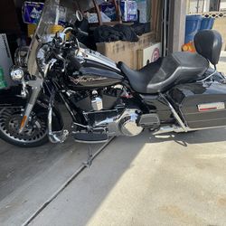 Black 2011 road king