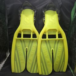 Scubapro Twin Jet Fins - Neon Yellow size Adult SMALL