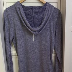 Women’s Reebok Hoodie long sleeve shirt-medium 