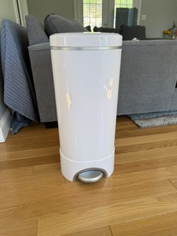 Munchkin Diaper Pail