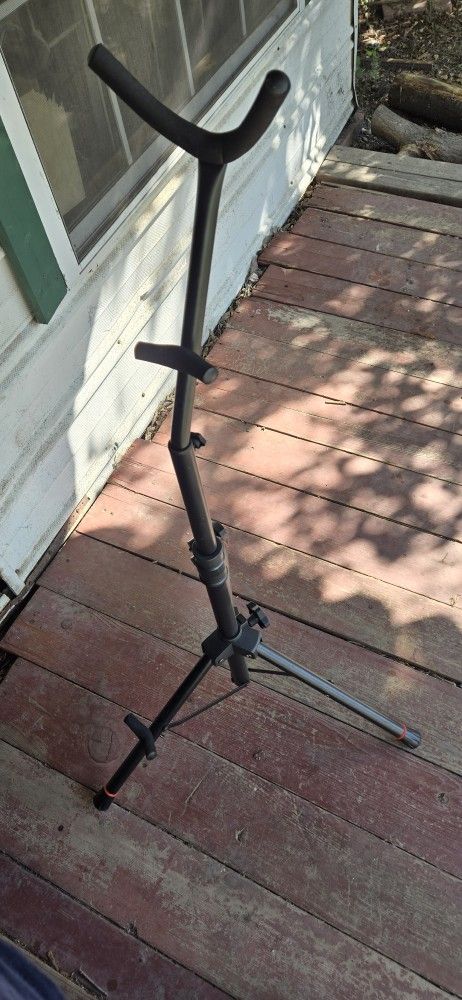 New GATOR Saxophone Stand