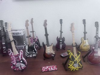 Axe Haven Mini Guitar Set