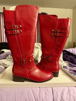 Buckle riding boot