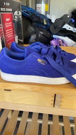 Tennis shoes