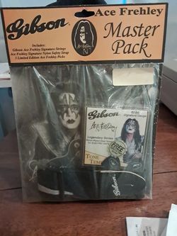 Ace FREHLEY KISS, Master Pack. Guitar Strap, Strings And Picks