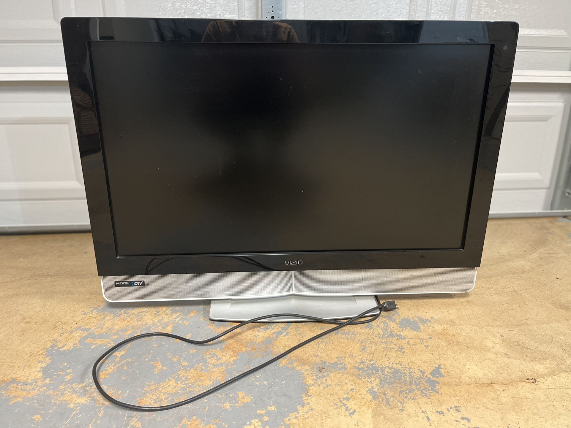 37-Inch Vizio VX37L 720p HDTV Widescreen LCD TV (Black/Gray)