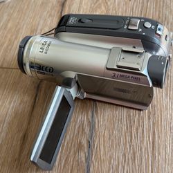 Panasonic PV-GS320 MiniDV Camcorder - please read