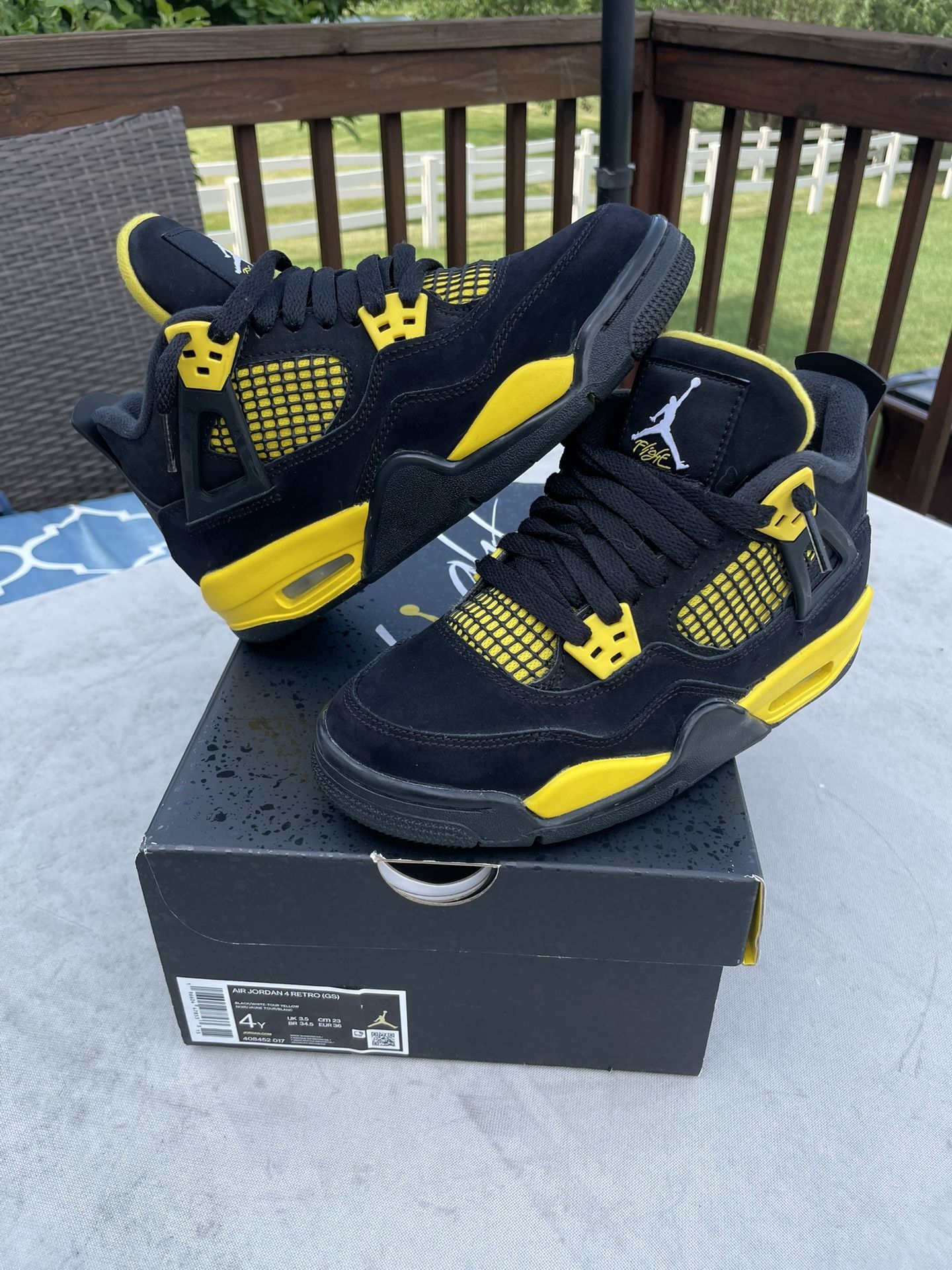 KIDS YOUTH JORDAN 4 RETRO THUNDER GS 2023 SIZE 4Y SHOES