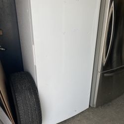 UPRIGHT FREEZER