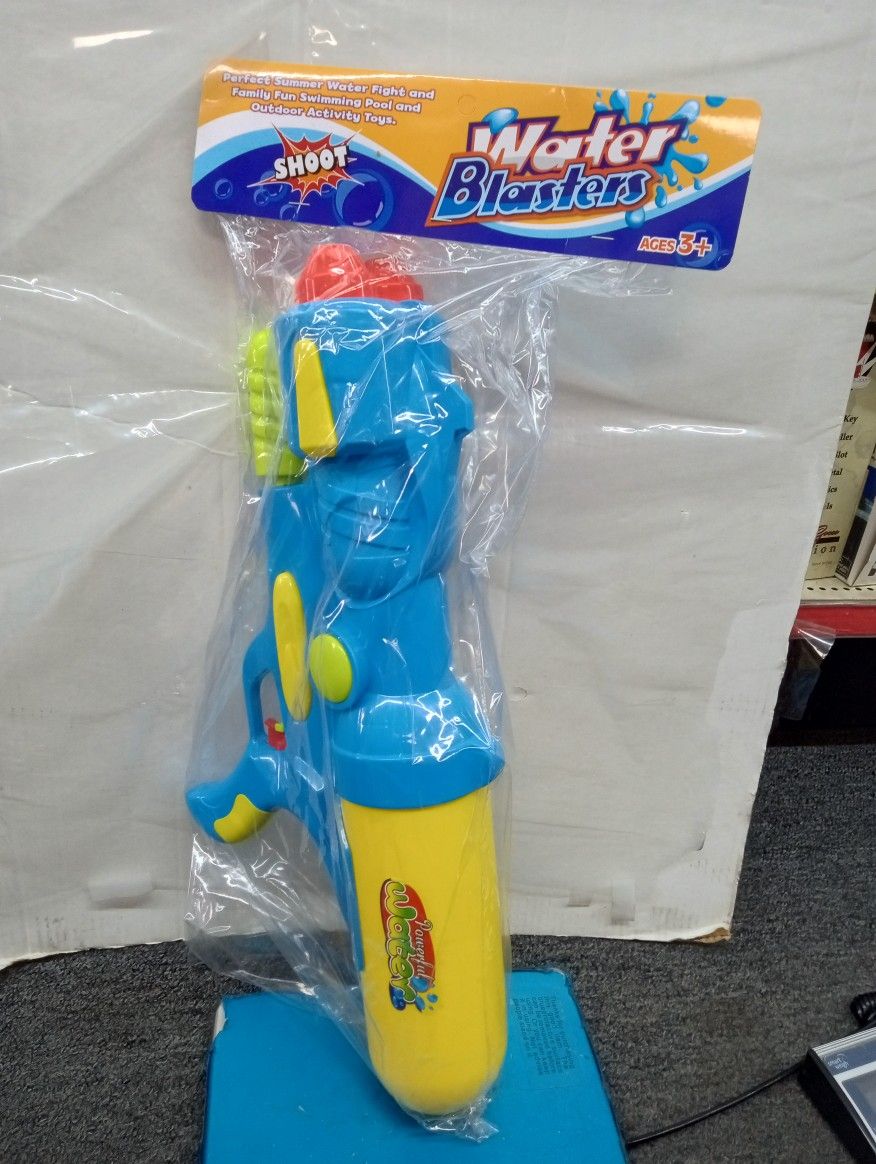 LG water blasters perfect summer water fights and family fun swimming pool and outdoor activity