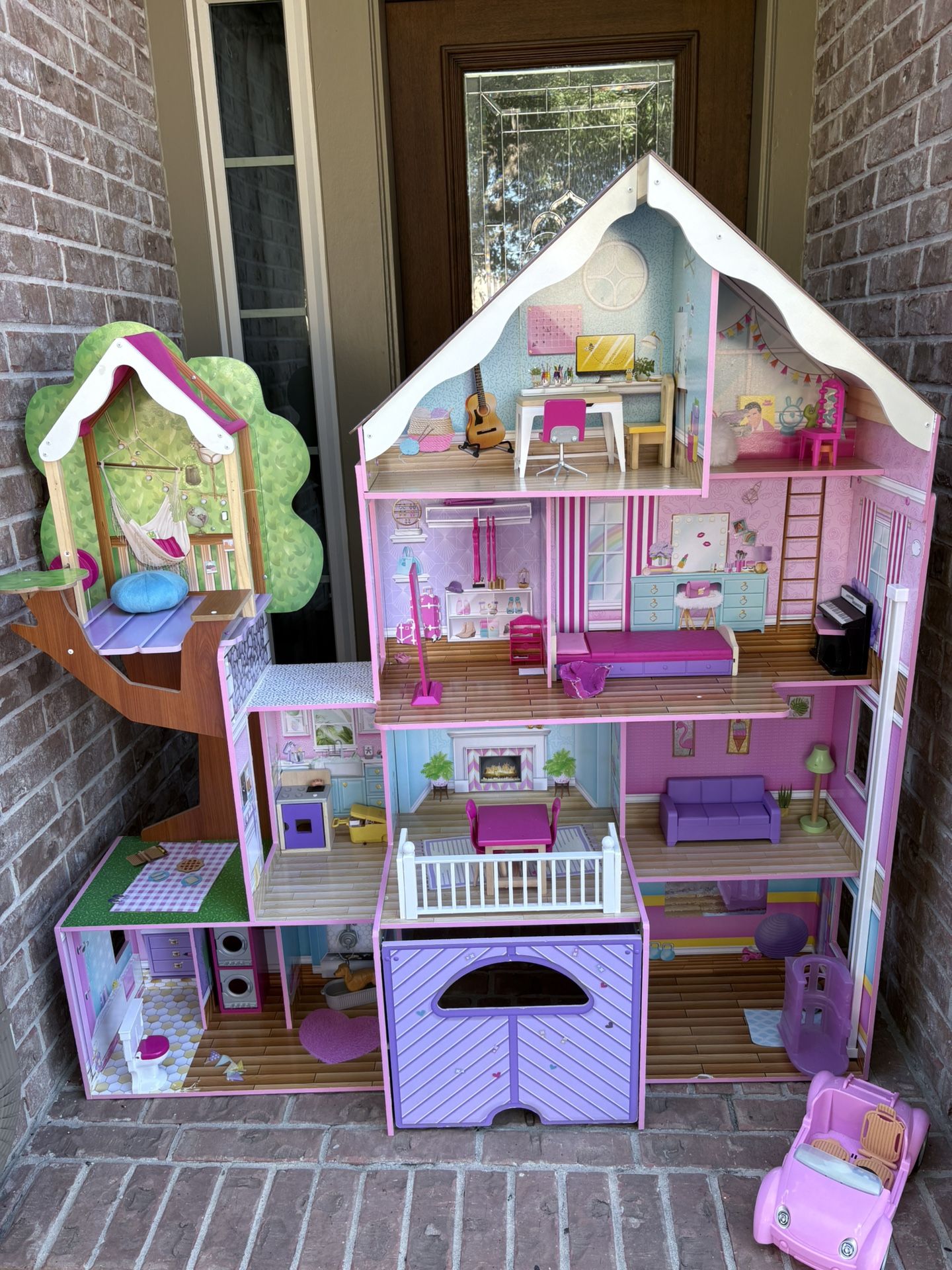 Doll House 