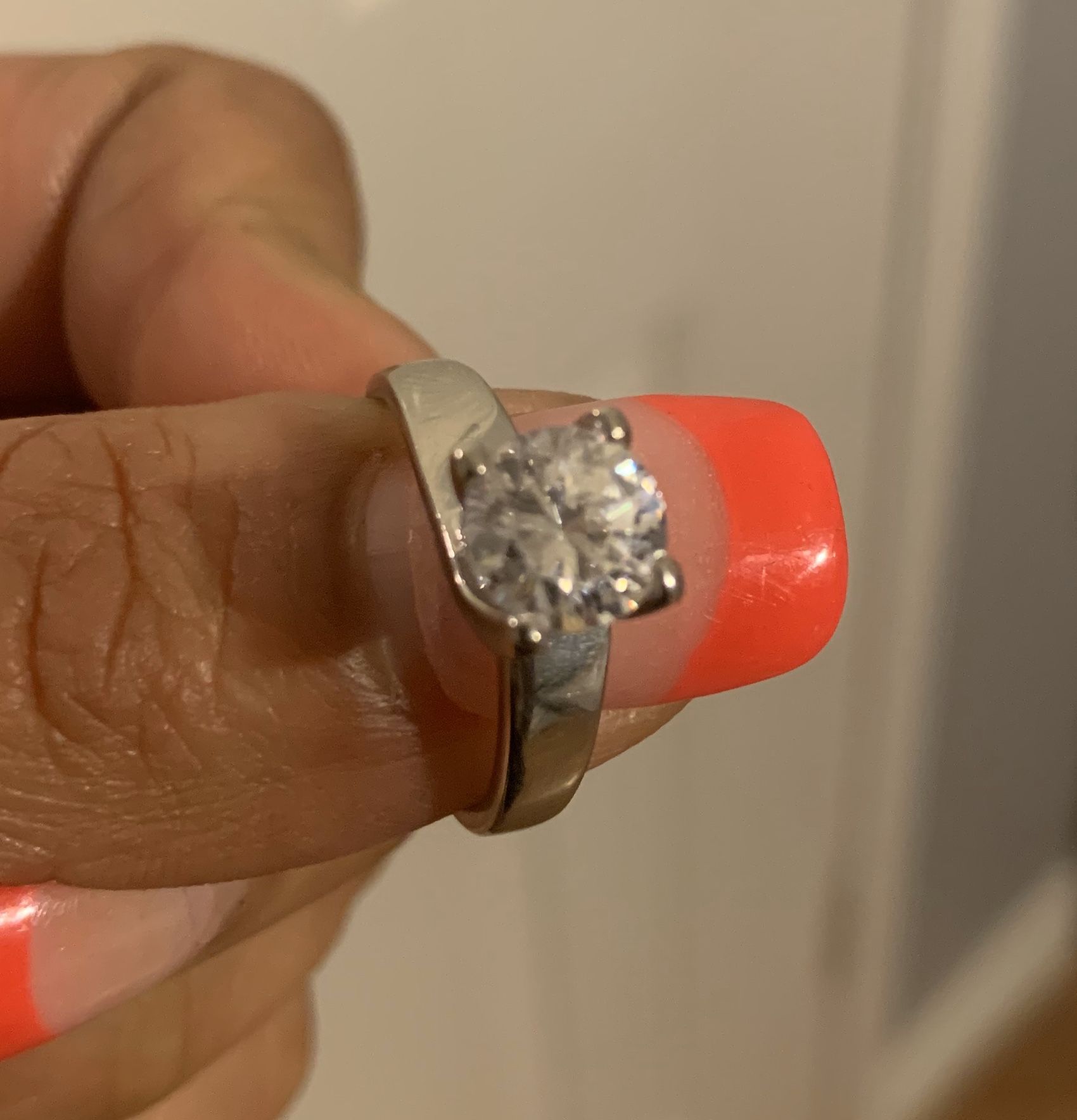 1+Ct Round Diamond, 18k White Gold Ring Engagement