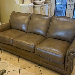 Smith Brothers Leather high Grain Sofa.   The Sofa is in Great shape 