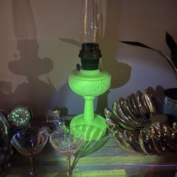 Aladdin Alacite Uranium Glass Oil Lamp - Pre War