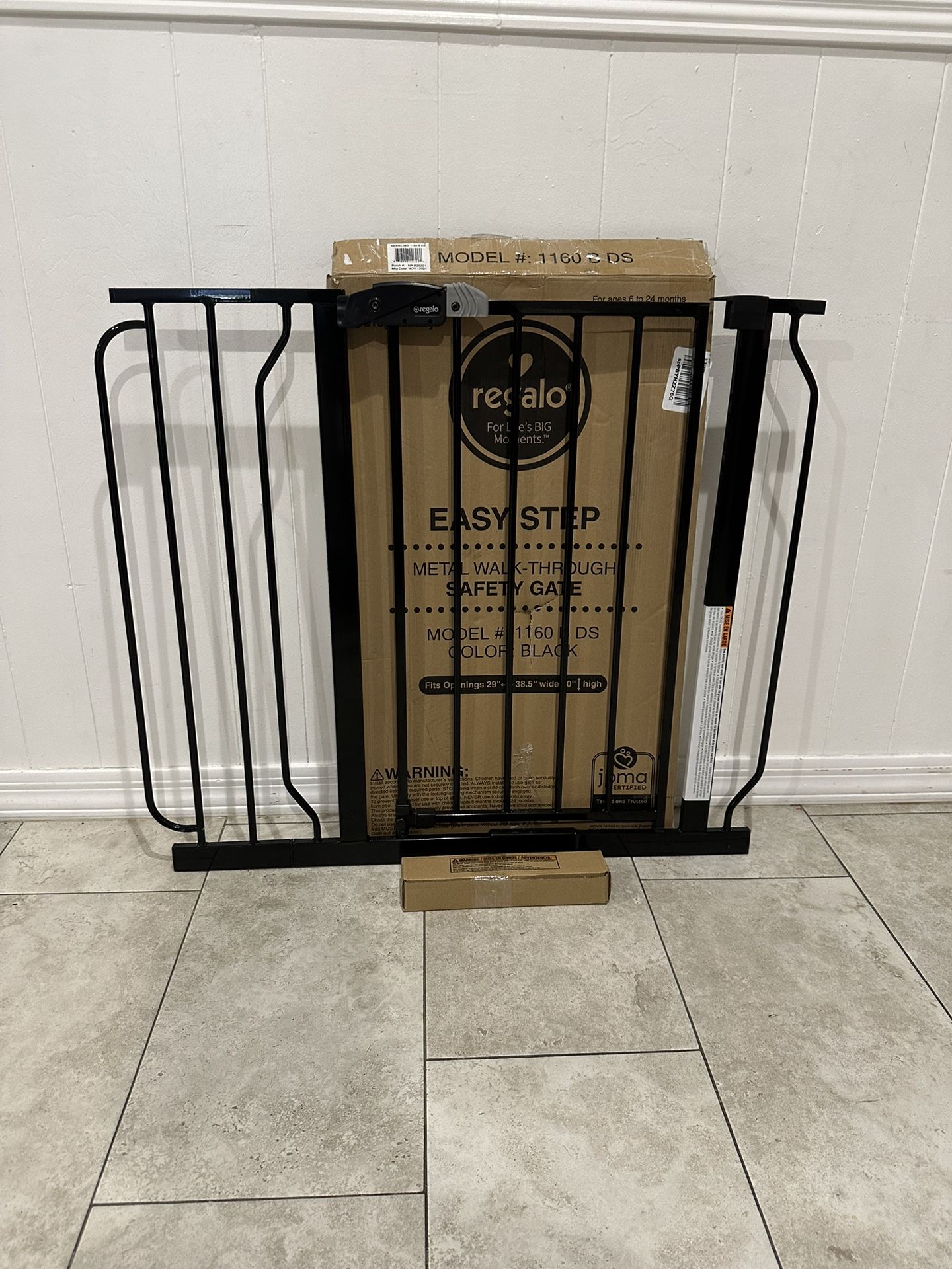 Wide Pet Gate / Baby Gate - Fits Openings 29” - 38.5”