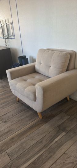 Mid-Century Modern Tufted Accent Chair from Wayfair
