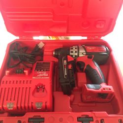 Milwaukee M18 1/2 Drive Drill W/ Battery Charger And Case 