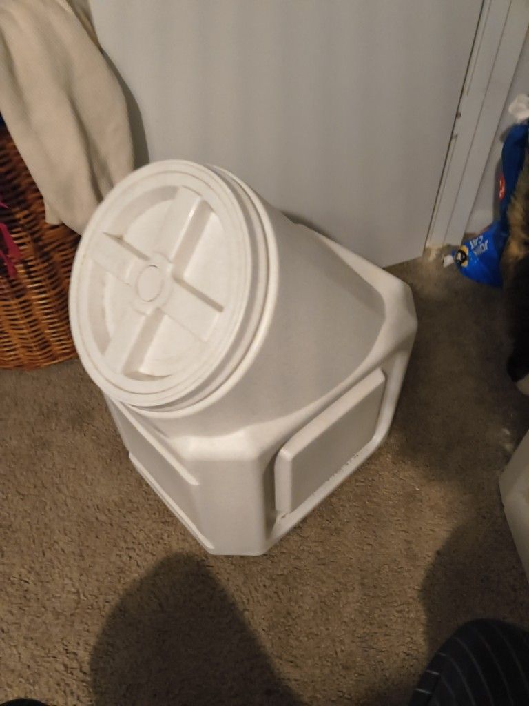 Dry Pet Food Container