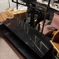 Very nice TV stand solid pick up Milwaukee Mequon area or $25 delivery fee