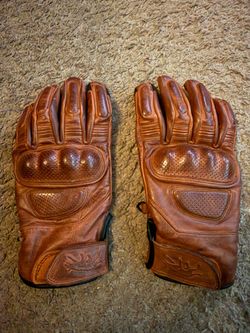 Leather motorcycle gloves