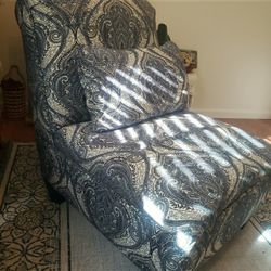 Beautiful Armless Chair In Like New Condition $100 Firm Cash Only Pick Up Only Northeast Fresno