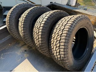 33x12.5 R18 tires nearly new
