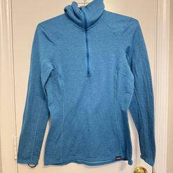 Patagonia capilene thermal weight baselayer in color blue XS