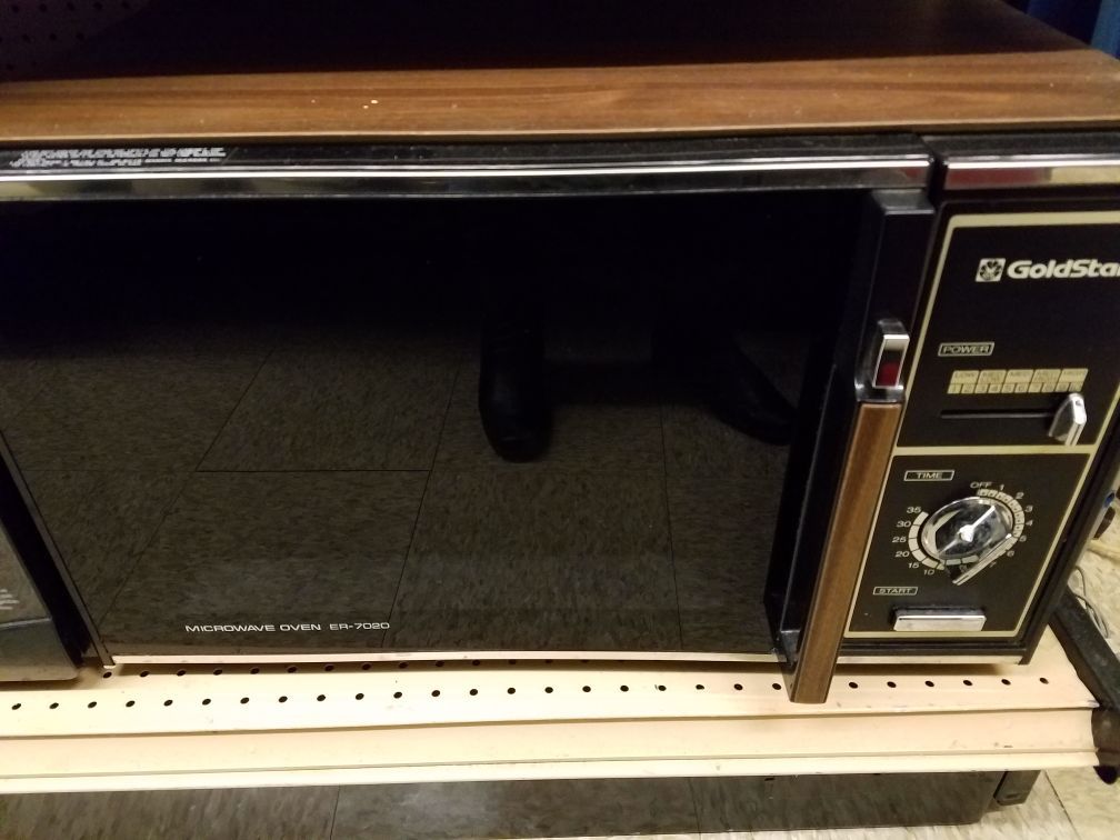 Goldstar microwave oven