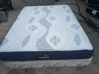 Queen memory foam mattress and box spring