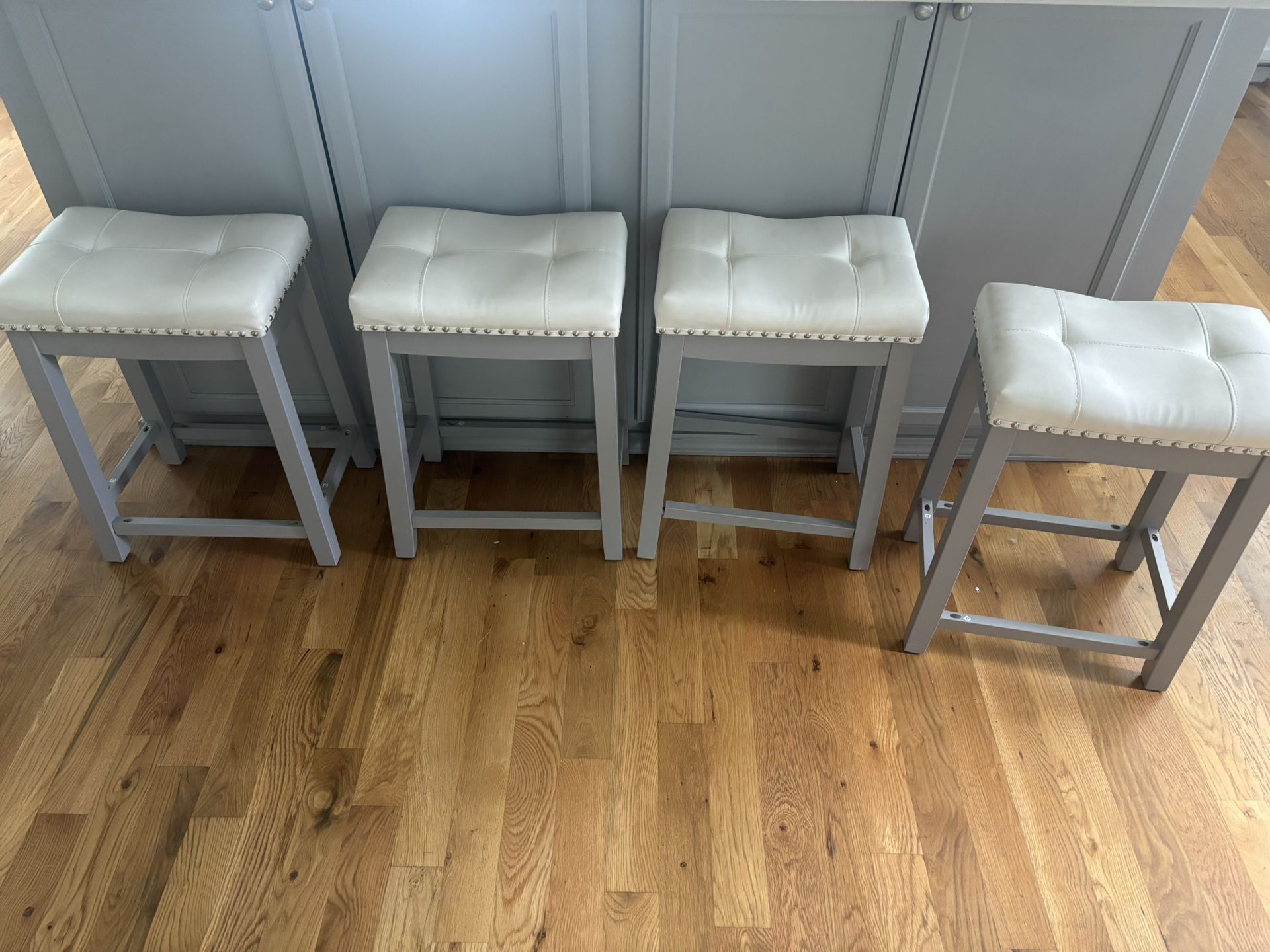 4 Barstools