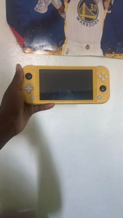 Nintendo Switch Lite yellow