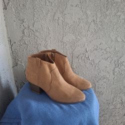 1 PAIR OF BOOTS FOR Women